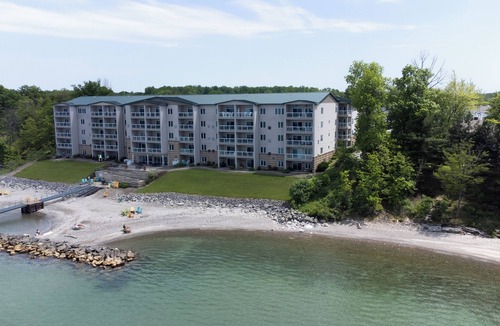 Geneva-on-the-Lake Condo | Premier 2 br/3ba Lakefront condo Sleeps 4 Also has Lakeview from Master Bedroom
