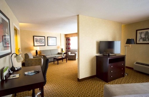 South Portland Hotel | Premium King Retreat w/Indoor Pool l Near Maine Mall & Old Port