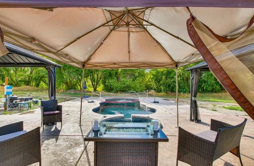 Preston Apartment | Preston Summer Getaway: ‘Sugar Creek Apartment’