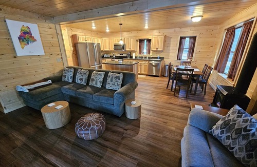 Weeks Mills Cabin | Price's Point - Cabin on the water