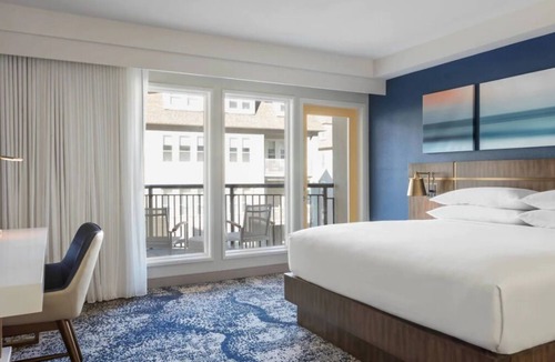 Northeast Virginia Beach Hotel | Prime Location! 4 Relaxing Units, Pool, Fitness, Minutes to Virginia Beach