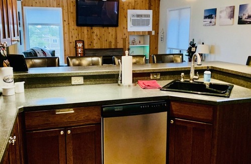 Clymer Condo | Prime Location! Clean 3 BDRM/3 FULL BATH. Next to MountainAdventures & MainLodge