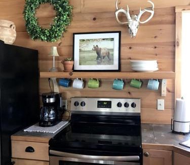 Naples House | Pristine and Cozy Cabin Rental Overlooking Pond near Rochester, New York