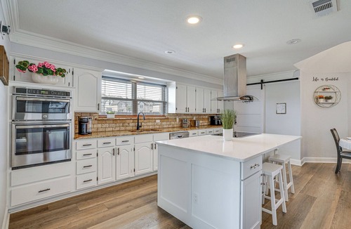 Tarrant County House | Private 1-Acre Hideaway, 2 Mi to Joe Pool Lake!