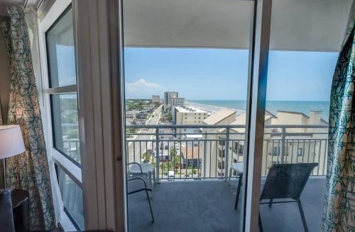 Crescent Beach House | Private 3-Bedroom Seaside Resort with Views, Pools