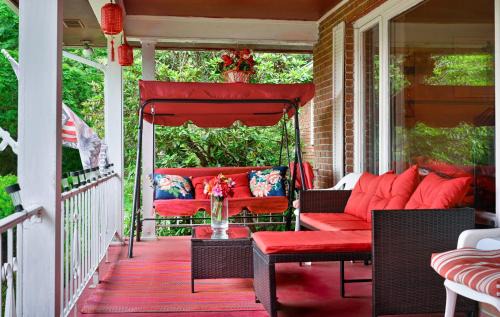 Grove City House | Private 5-Acre Lake: Pet-Friendly Grove City Home