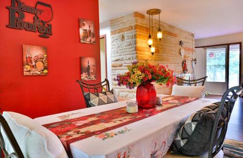 Grove City House | Private 5-Acre Lake: Pet-Friendly Grove City Home