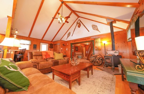 Little Valley Cabin | Private 5-bedroom cabin in charming Little Valley