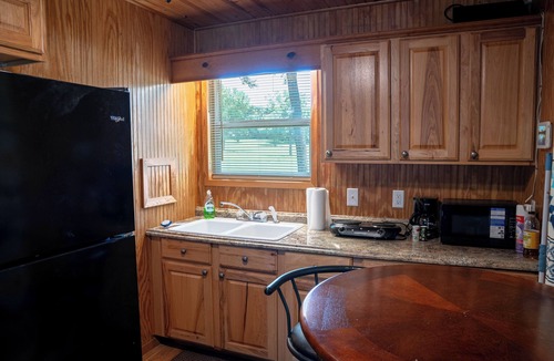Grove Cabin | Private Cabin by Pond - 5 Mins from Wolf Creek Boat Ramps