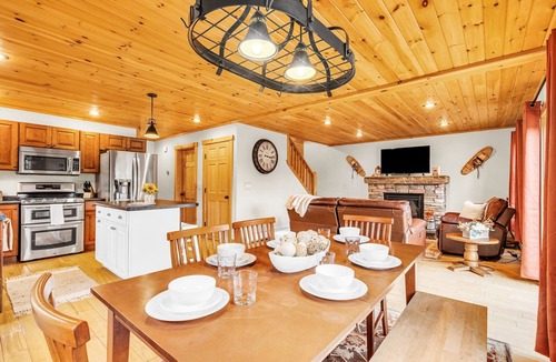 Bethel Ski Chalet | Private Chalet/Hottub/Firepit/View/Game room/Sleeps 12/Close to Sunday River
