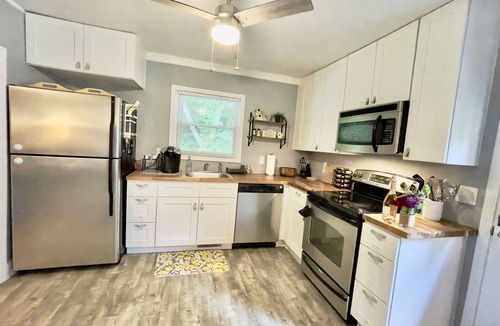 Andrews Cottage | Private Cottage | 5 Min from Downtown | Level 2 EV Charger