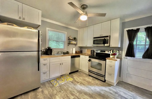 Andrews Cottage | Private Cottage | 5 Min from Downtown | Level 2 EV Charger