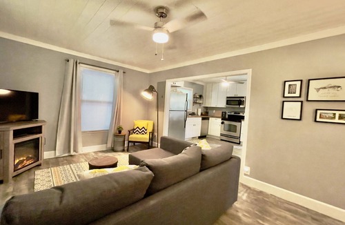 Andrews Cottage | Private Cottage | 5 Min from Downtown | Level 2 EV Charger