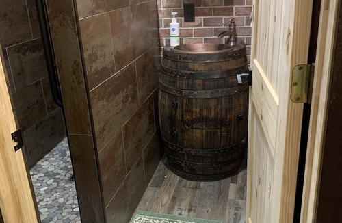 Cookeville Cottage | Private cottage: fire pit, stock tank, wi-fi, by Cummins Falls, TnTech, no pets