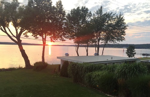 Niobe Cottage | Private Cottage on 80 Feet of Prime Lakefront-Stunning Sunsets.