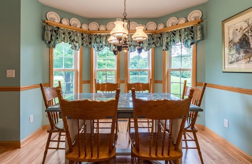 Kingsville Cottage | Private Cottage on Bear Creek 100 acre Farm- hiking ,covered bridges,wineries