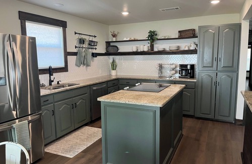 Lone Oak House | Private Dock, Boat Lift, Game Room, Fire Pit and Amazing Sunsets