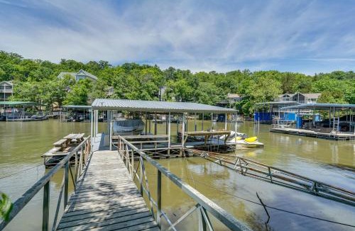 Osage Beach House | Private Dock & Resort Access: Margaritaville Cabin
