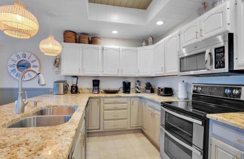 Sunrise Beach House | Private Dock! Waterfront Sunrise Beach Rental
