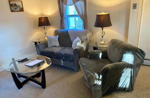 Deering Center Apartment | Private Entrance Residential Portland