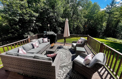 Waterford House | Private Farmhouse Retreat sleeps 8 near camps, wedding venues, ski areas