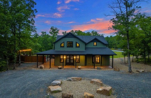 Broken Bow Cabin | Private Gated Heated Pool Hot Tub Stocked Pond Arcade & Game Tables