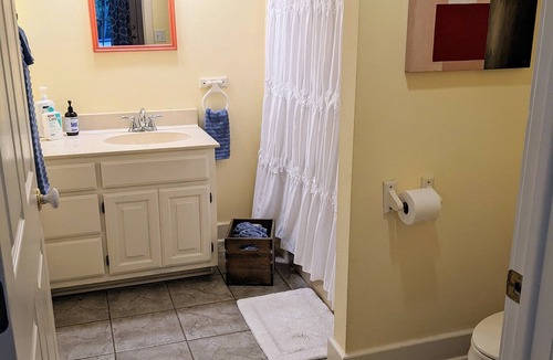 Prairie Grove House | Private Guest House 20 Minutes from U of A