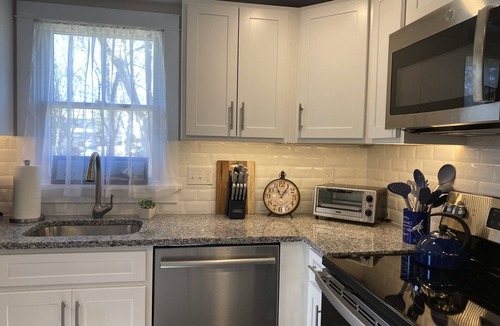 Narragansett House | Private home, short walk to Harbour Island beach! Central A/C, family friendly!