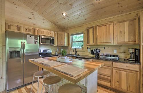 Murphy House | Private Hot Tub & EV Charger: Cozy Murphy Cabin!