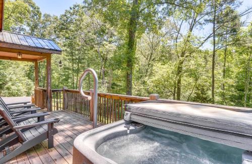Murphy House | Private Hot Tub & EV Charger: Cozy Murphy Cabin!