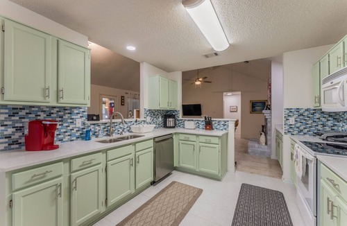 South Arlington House | Private Hot Tub, Stone Floors, Tall Fenced Yard, Fire Pit, & BBQ Grill