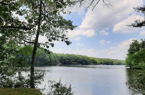 Bristol Cottage | Private Lakefront Cottage Retreat