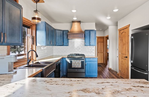 Cohoe House | Private Lodging on 12 Acres with Kenai Mountain Views