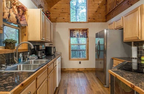 Helen House | PRIVATE LOG CABIN l PET FRIENDLY | HOT TUB l SAUNA