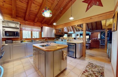 Austinburg House | Private Log Home w/5 bedrooms-Fishing, Golf, Wineries,Hot Tub, in Rock Creek