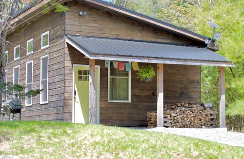 Union Cabin | Private modern cabin nestled in the woods with hiking trails in Midcoast Maine