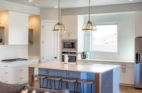Washington House | Private Pool & Hot Tub Rooftop Fire Pit Sleeps 20 Near Zion