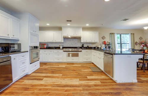 Magnolia House | Private Pool: Spacious & Secluded Magnolia Cottage