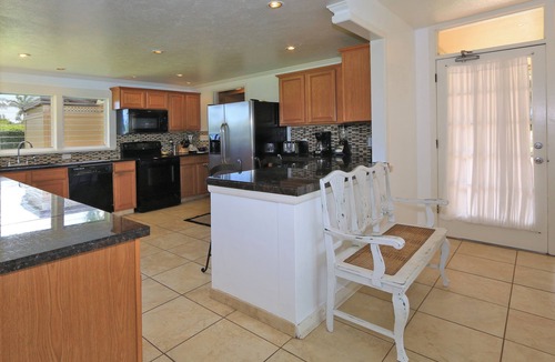 Spreckelsville House | Private Pool & Tennis Court - Views Of MTN Close to Ocean