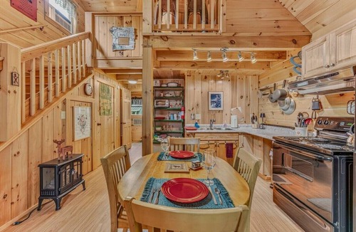 Lincoln Cabin | Private Riverfront Access in the heart of Lincoln