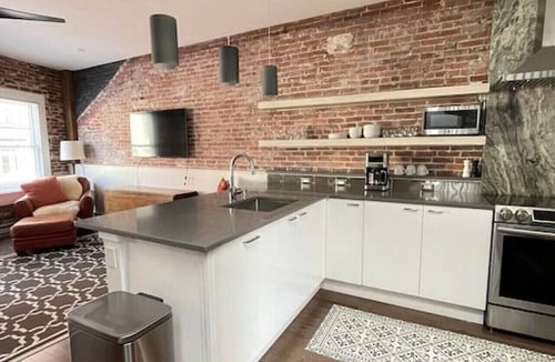 Downtown Portland Apartment | Private Rooftop Deck!/Artsy Apt/Old Port Arts Dist