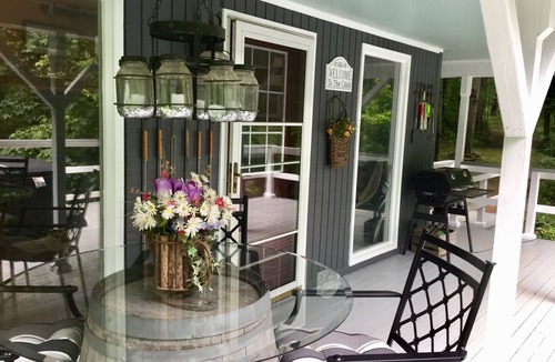 Bladensburg Cabin | Private Secluded Cabin w/wood burning fireplace and hot tub