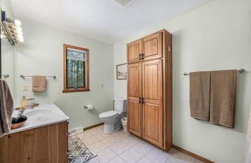 Amherst House | Private Secluded House 12 ac Nature Forest Retreat