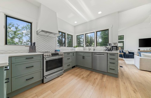 Lyndhurst House | Private waterfront nature escape