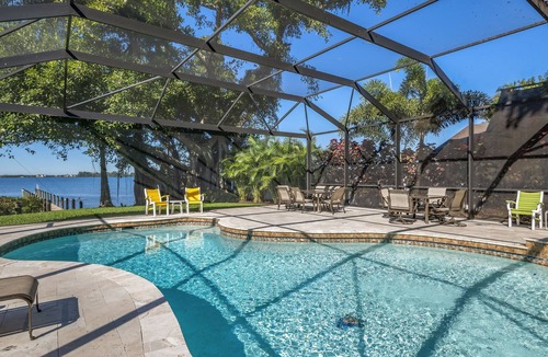 Bradenton House | ⚓Private Waterfront Retreat with Heated Pool, Spa, Games & Sunset Views⚓