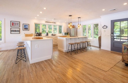 Moravia House | Private Waterfront-Sleeps 12