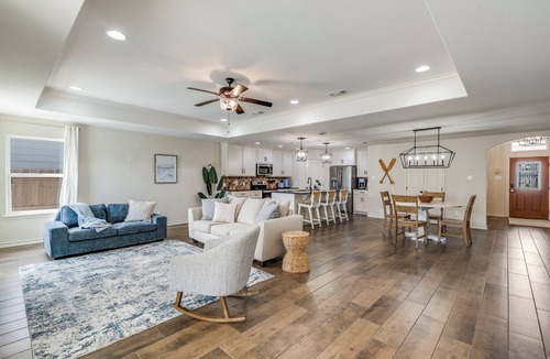 Northwest Corpus Christi House | PrivatePool+Near Airport+Spacious 3 BDR+Extd Stay