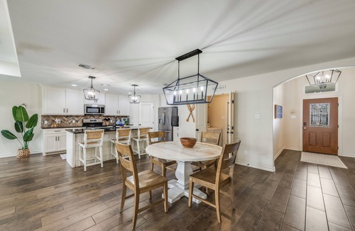 Northwest Corpus Christi House | PrivatePool+Near Airport+Spacious 3 BDR+Extd Stay
