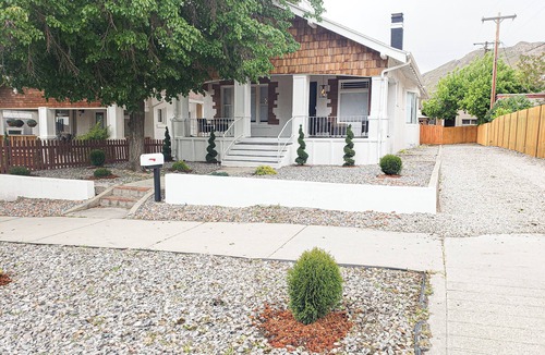 Capitol Hill House | PROMO 30 DAY STAYS, Private Home, Backyard Refuge,BBQ, Walk to Dwntwn, Pets, Spa