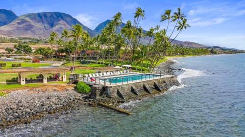 Historic Lahaina Front Street House | Puamana 80-4 Superior Garden View